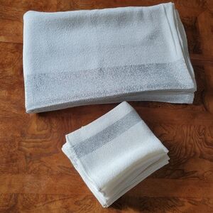 Dramatic Tablecloth Set, Silver & White